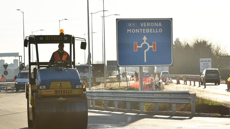Avanza a Montecchio il cantiere per il completamento  della Pedemontana. FOTOSERVIZIO MASSIGNANSi lavora anche per la realizzazione delle complanari