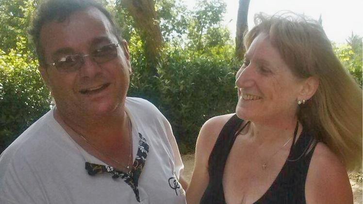 Sergio Bonisolo, 55 anni, in un momento felice con la moglie Anna Maria Angeli, sua coetanea