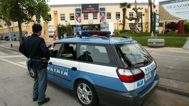 Polizia a VicenzaOro