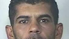 La refurtiva ritrovata nell’auto rubata dai carabinieri del radiomobile di SchioL’auto rubata e usata per i furtiHamdi Bouyahi, 33 anni