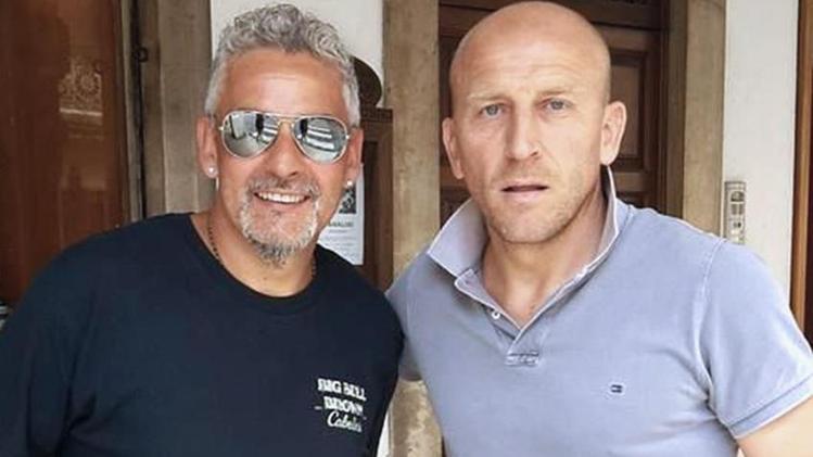 Massimiliano Sambugaro, 44 anni, con Roberto Baggio