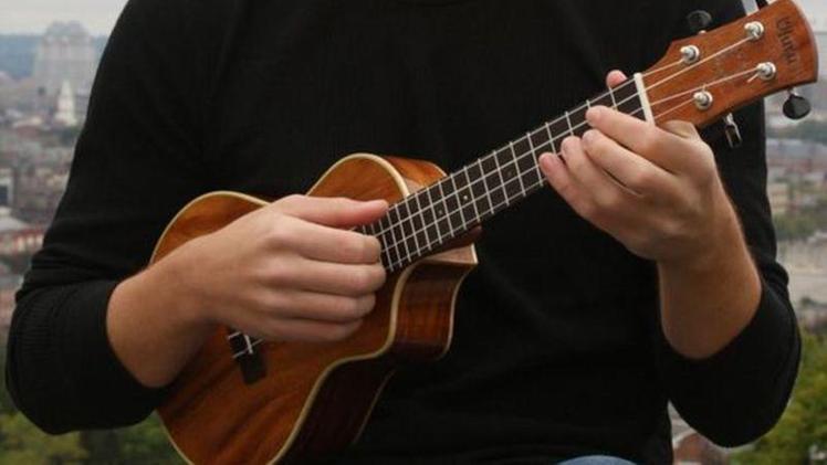 L'ukulele. L.CRI.