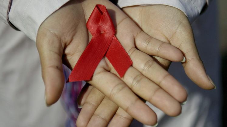 Il nastro rosso, simbolo della lotta contro l’Aids. ARCHIVIO