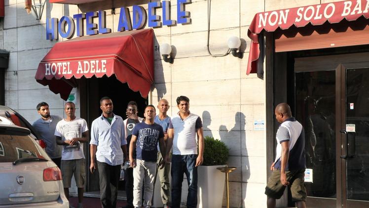 L’Hotel Adele più volte al centro delle polemiche per la massiccia concentrazione di migranti