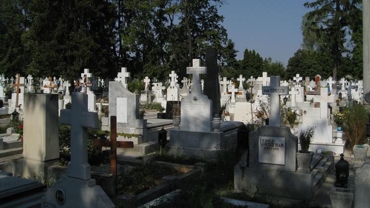 Uno scorcio della sezione militare del cimitero a Bucarest