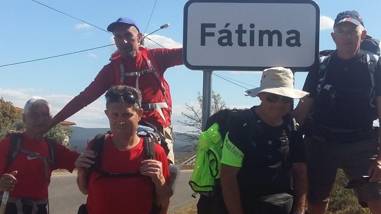 Il gruppo all’arrivo a Fatima. Hanno impiegato nove giornate  per percorrere oltre 200 chilometri