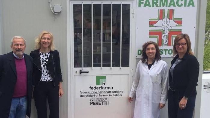 Lorella e Maria Cristina Peretti hanno visitato le due farmacie allestite nei container. L.N.La distruzione causata dal terremoto nell’Italia centrale.  ARCHIVIO