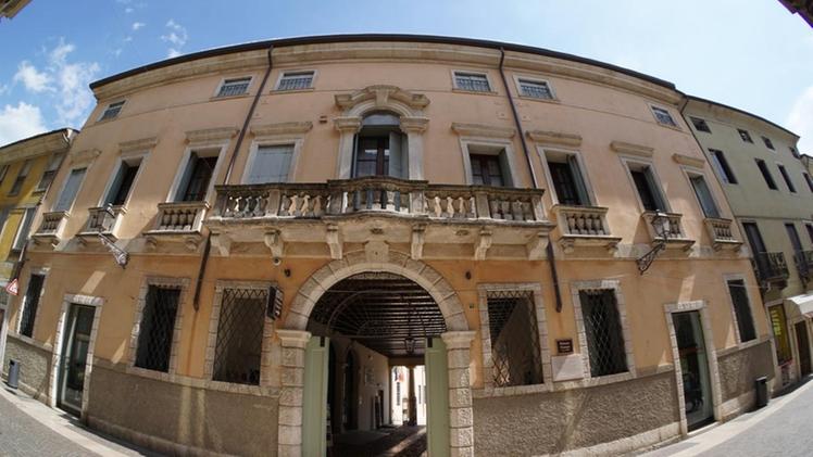 Palazzo Festari in corso Italia a Valdagno.
