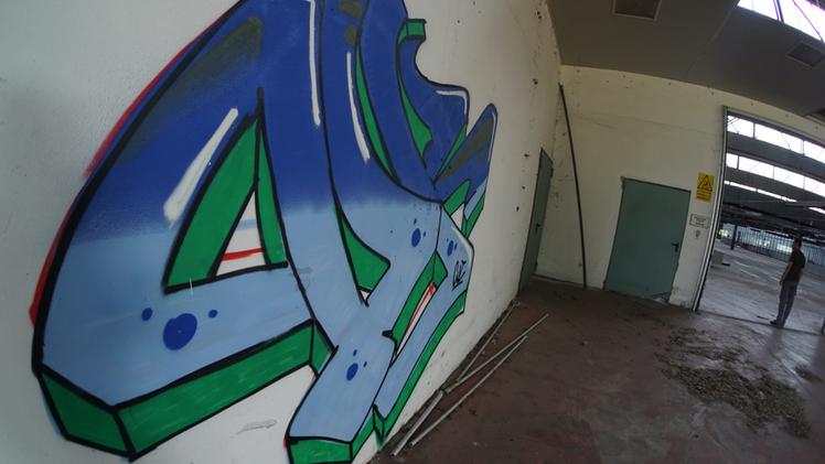 Graffiti sui muri all'ex Lanerossi