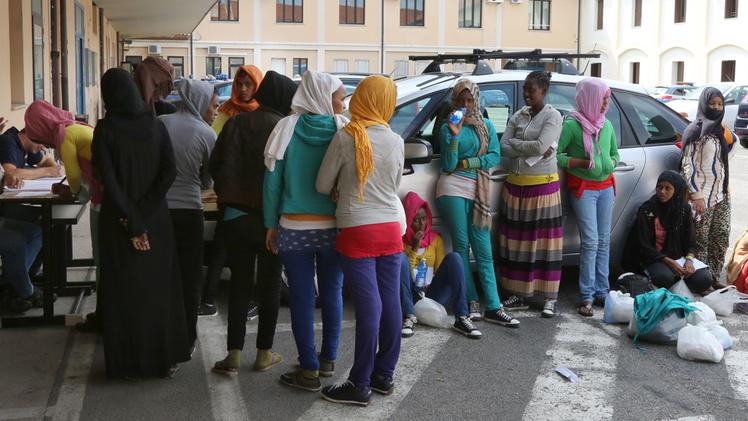 Migranti alla caserma Sasso