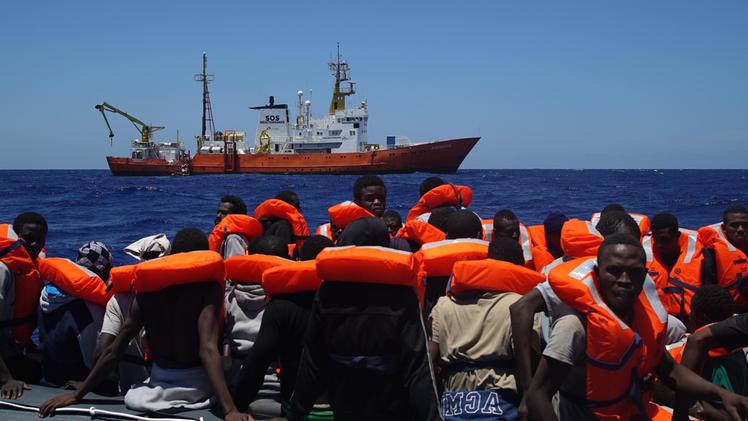 Gli sbarchi di migranti sulle coste italiane continuano senza sosta: quella dei profughi è diventata un’emergenza nazionale