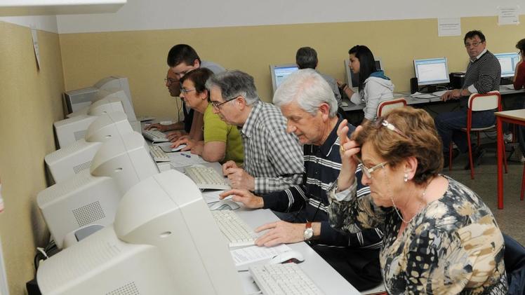 L’università degli adulti-anziani ha favorito l’approccio ai computer e ai tablet da parte degli allievi
