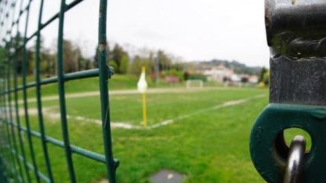 Un campo da calcio di Valdagno dove giocava il giovane più volte offeso dal padre.  FOTO ZILLIKEN
