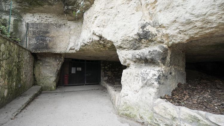 L’ingresso delle grotte sotto ai castelli di Montecchio oggi meta di visite guidate e sede di eventi culturali