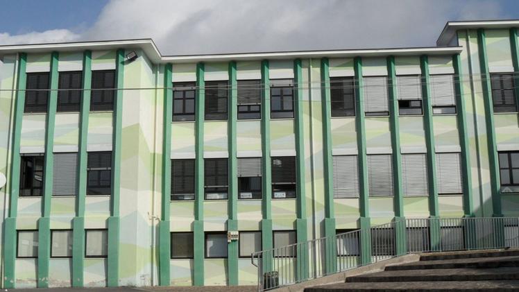 La scuola media “Crosara” dove è prevista interventi anti sismici per garantire più sicurezza. CARIOLATO 