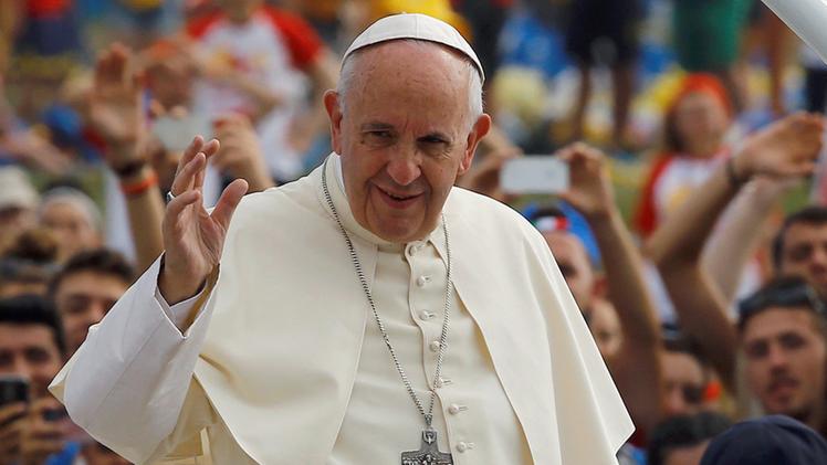 Papa Francesco tra la folla: potrebbe arrivare sul massiccio