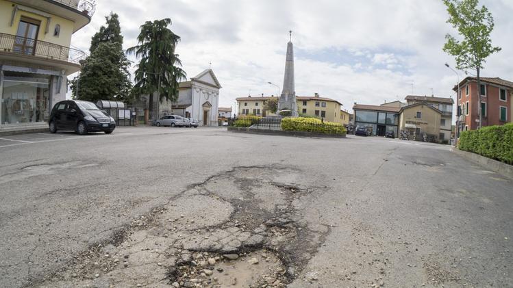 In programma per il 2018 anche la riqualificazione della piazza della frazione di Tezze. ARCHIVIO