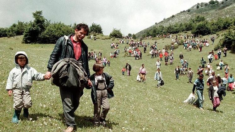Era il 1998 quando le popolazioni di origine albanese in Kosovo fuggirono dalle città kosovare