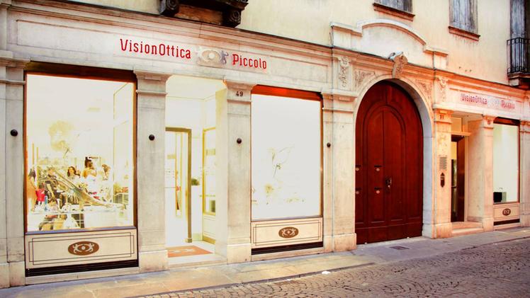 Il negozio "Vision Ottica Piccolo" di corso Palladio (foto Facebook)
