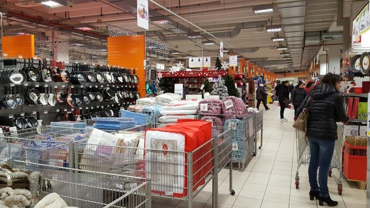 I supermercati e negozi aperti nei giorni festivi finiscono nel mirino del movimento mariano di Poleo