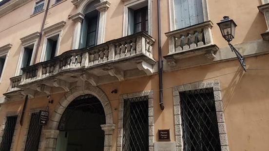 Palazzo Festari. L.CRI.