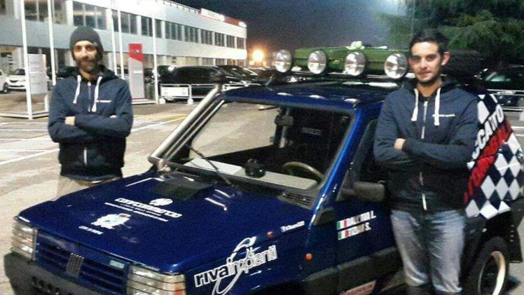 Silvio Tizian e Luca Dall’Ava pronti con l’auto del PandaRaid.  A.D.I.