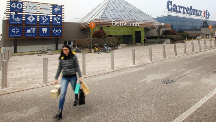 Il centro commerciale Carrefour di Thiene