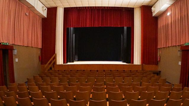 La sala del teatro Sant’Antonio, inaugurato nel 1928. MASSIGNANUna foto storica che ritrae la posa della prima pietra nel 1924