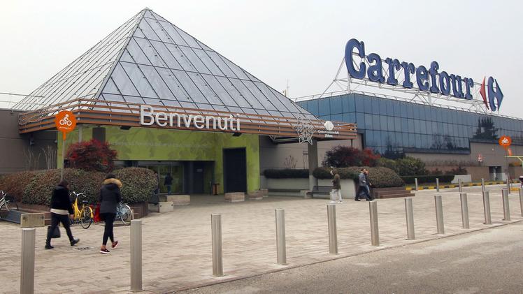 L’intervento di soccorso è avvenuto all’interno del centro commerciale Carrefour.  STUDIOSTELLA-CISCATO