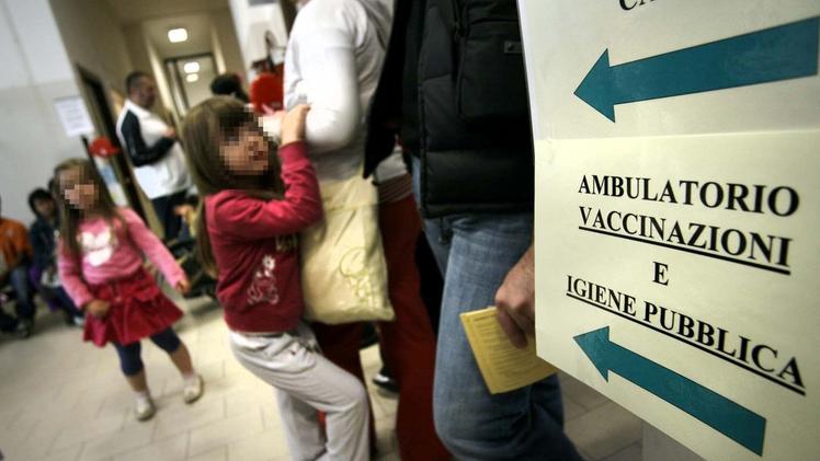 Si rischia il caos vaccinazioni con le indicazioni del ministero e la richiesta di prendere tempo dei sindaci