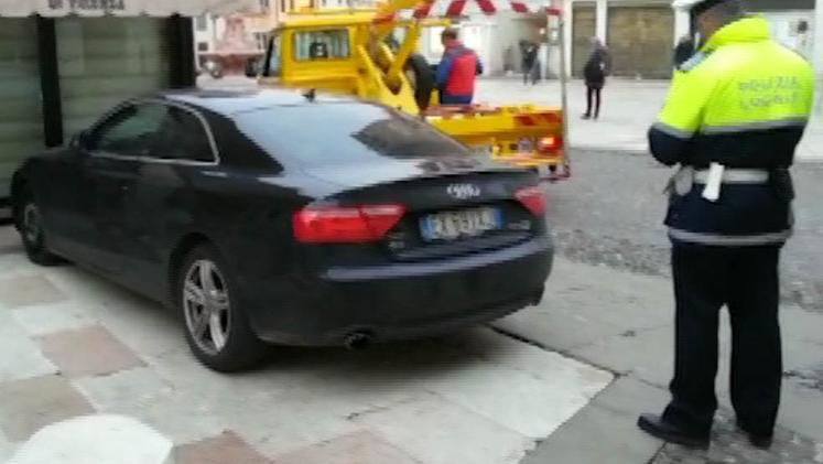 L'Audi in piazza Garibaldi