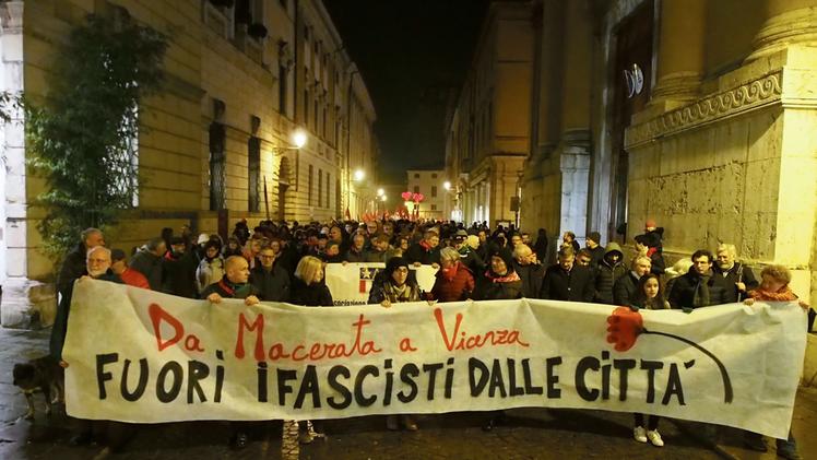 Il corteo antifascista ha sfilato in corso Palladio