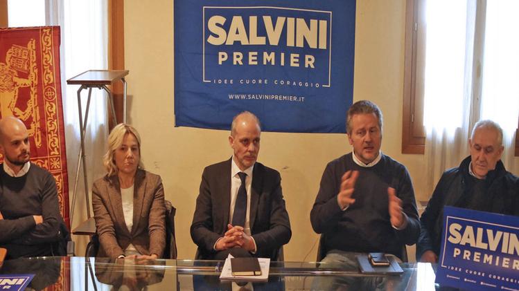 Matteo Salvini con il segretario provinciale della Lega Erik PrettoFinco, Lanzarin, Racchella, Ciambetti e Bordignon durante la presentazione della candidatura, CECCON 
