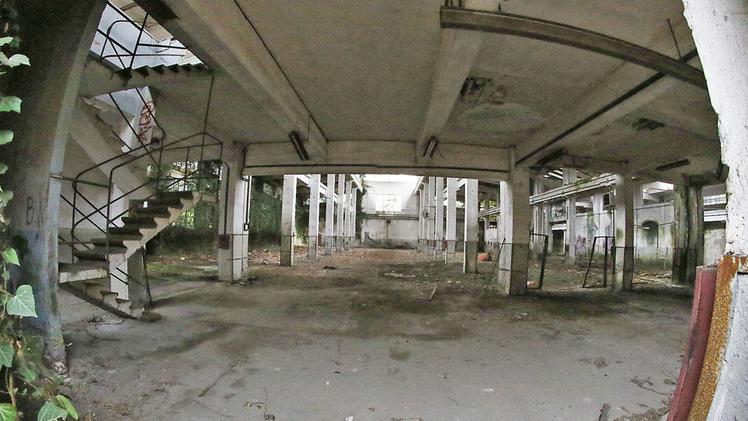 Le condizioni attuali degli stabilimenti del complesso Ex Lanerossi.  FOTO DONOVAN CISCATOL’interno di uno degli stabilimenti abbandonati