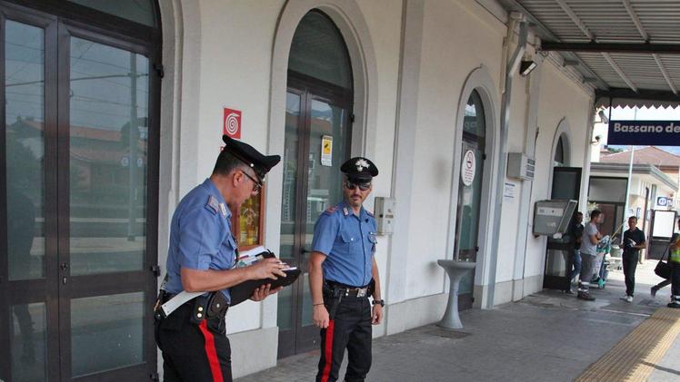 I carabinieri alla stazione ferroviaria di Bassano