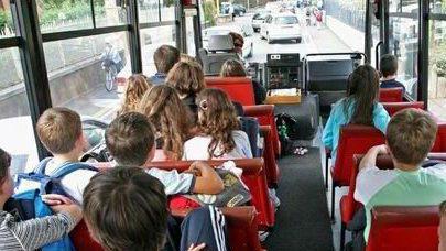 Prosegue il progetto dei nonni vigili sugli scuolabus. FOTO ARCHIVIO