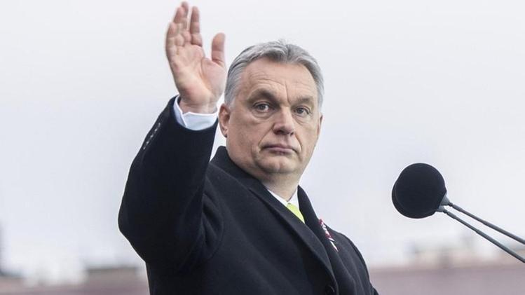 Gli ungheresi si sono riuniti nella piazza del parlamento per celebrare il 170° anniversario della rivoluzione anti-asburgica. In questa occasione il presidente Orban ha pronunciato un discorso contro l’immigrazione. EPA/NOEMI BRUZAKIl presidente dell’Ungheria Viktor Orban. TAMAS SOKI/MTI VIA AP