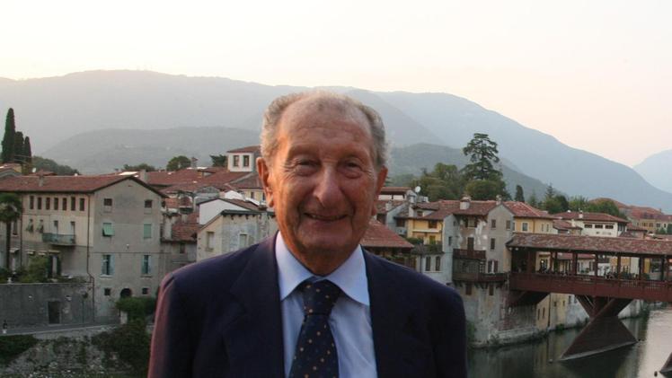 Giuseppe Nardini (1927-2018). Nella foto a sinistra, il suo discorso per il Premio Città di Bassano (2006)