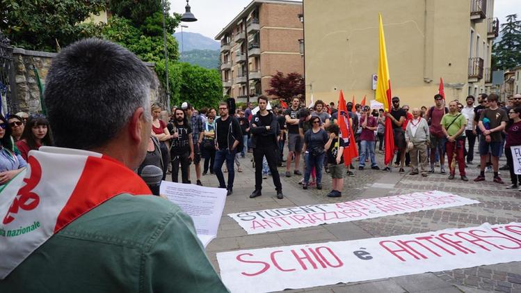 Un momento della manifestazione antifascista organizzata per celebrare il 25 aprile.  FOTO ZILLIKEN