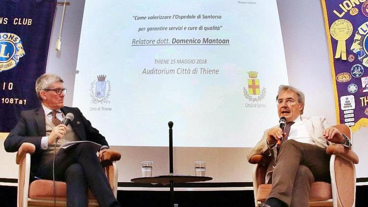 Il direttore del GdV Ancetti mentre intervista Mantoan.  STELLA-CISCATO