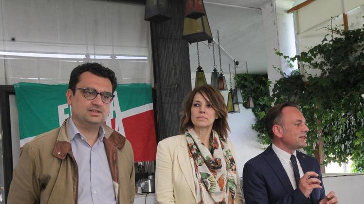 Il candidato sindaco di centrodestra Francesco  Rucco con Elisabetta Gardini e Matteo Tosetto. COLORFOTO