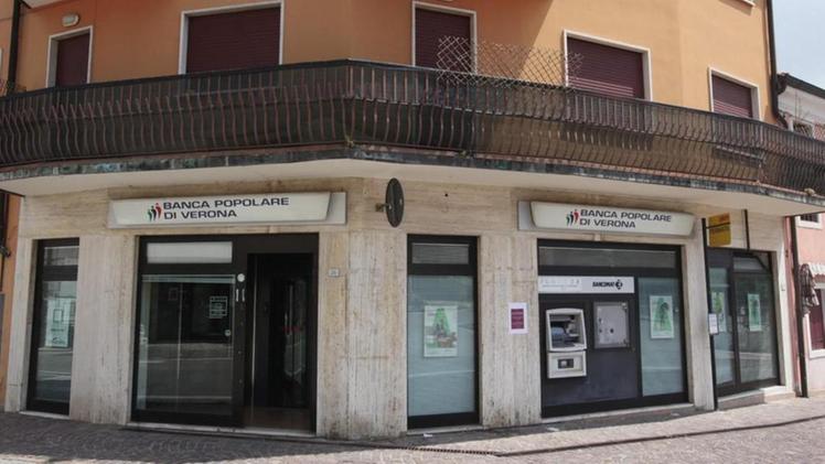 La sede della Banca popolare di Verona destinata a chiudere i battenti a Monteviale. COLORFOTO