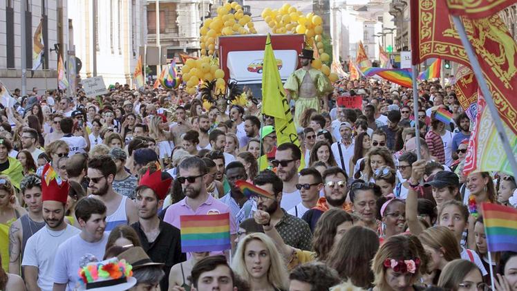 In 10 mila al corteo arcobaleno del gay pride sabato a Padova