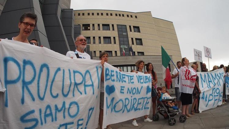 Mamme no pfas: protesta ieri davanti alla Procura berica. COLORFOTO