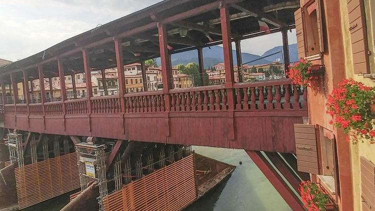 Il Ponte degli Alpini, teatro di un filmato volgare su Instagram