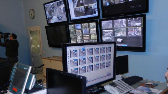 Il controllo delle immagini riprese dalle telecamere in centrale operativa