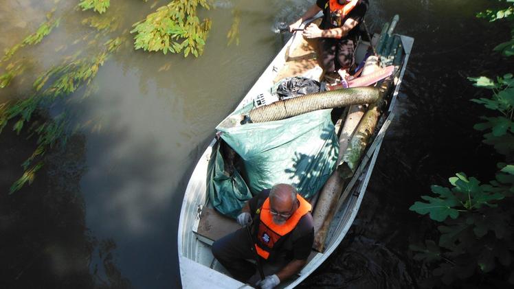 I “packraft”, le canoe gonfiabili usate per l’operazione. ARMENI