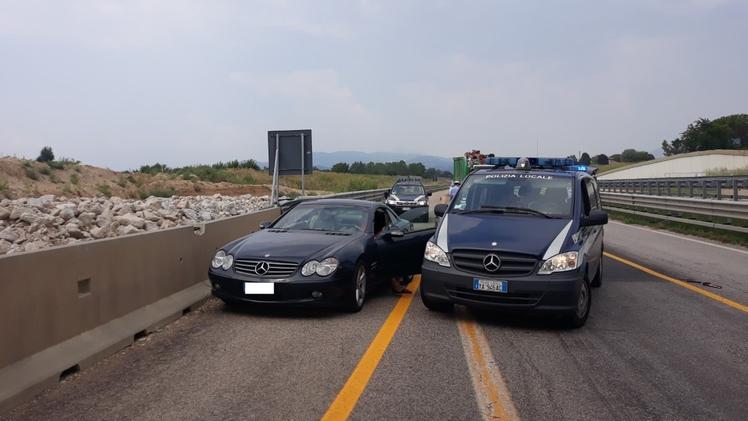 La Mercedes del 65enne di Malo fermata dalla polizia locale di Montecchio lungo la tangenziale