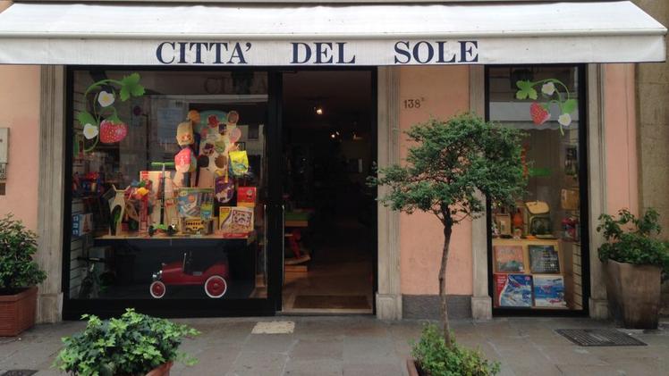 Il negozio "Città del Sole" dove è avvenuto il furto