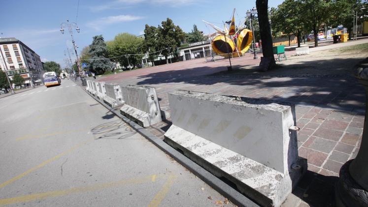 Le barriere installate a Campo Marzo. COLORFOTO
